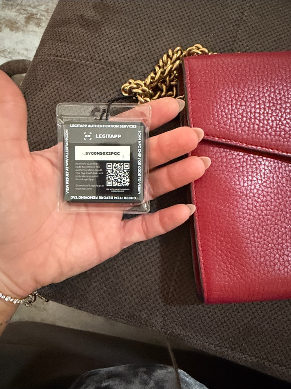 Gucci Red Pebbled Leather Double G Crossbody Bag with Gold Chain
COA included - Picture 4 of 4